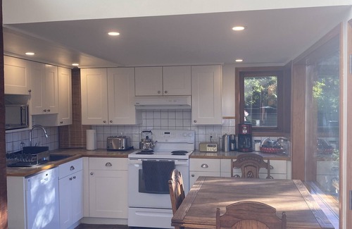 Bowen Island House | Bowen bay getaway main house Lisence #00000866