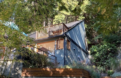 Bowen Island House | Bowen bay getaway main house Lisence #00000866
