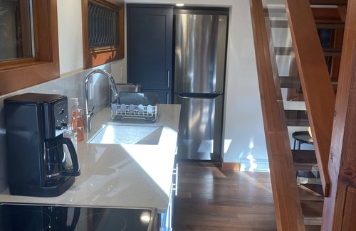 Bowen Island House | Bowen bay getaway studio loft Lisence #00000865
