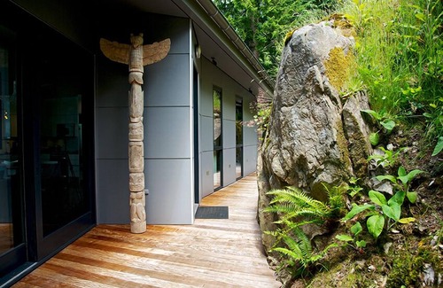 Bowen Island House | Bowen Island Boutique Beach House with Private Beach & Mooring