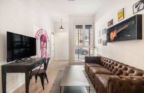 Almendrales Apartment | Bowie House - Madrid River-A-SALVAD