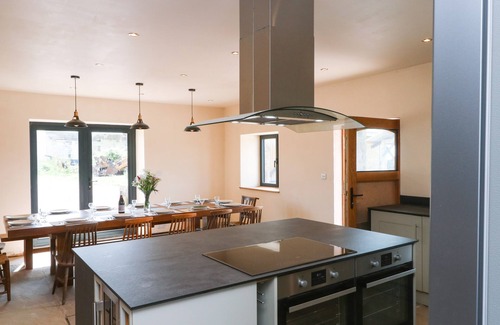 Lancaster House | BOWLAND BARN, pet friendly, with hot tub in Lancaster