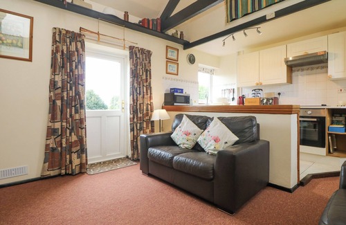Carnbrea Cottage | BOWLING GREEN COTTAGE, pet friendly, with open fire in Camborne
