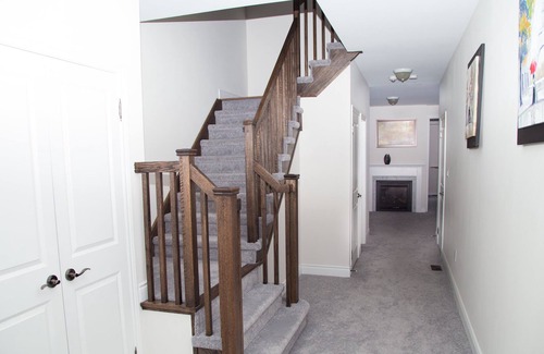 Bowmanville House | BOWMANVILLE BREEZE STAY