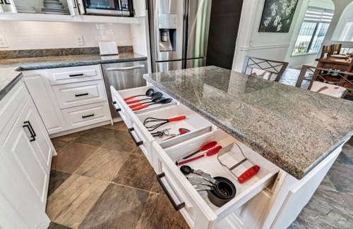 Varsity House | Bowmont Park Luxury Retreat w/AC