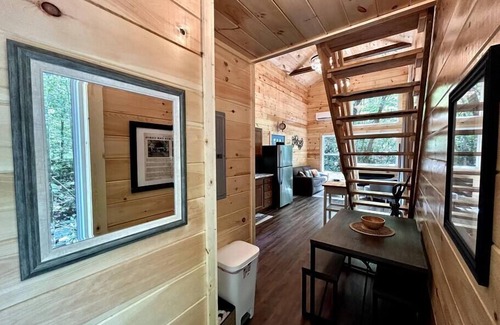 Stanton Cabin | Box Car Cabin | Brand new | Hot Tub| | Fire Pit