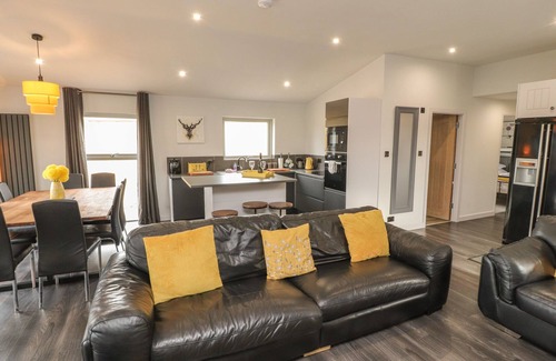 Wennington Cottage | BOX TREE ESCAPES, family friendly, with hot tub in Kirkby Lonsdale