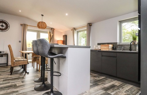 Wennington Cottage | BOX TREE ESCAPES, family friendly, with hot tub in Kirkby Lonsdale