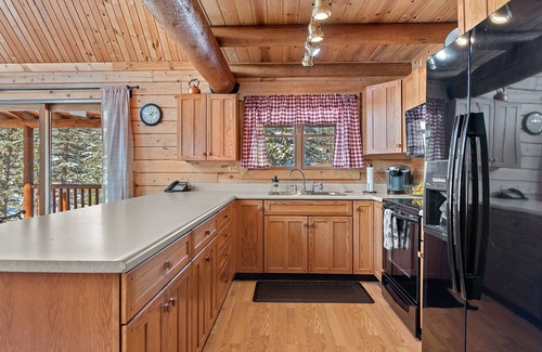 Benchmark Cabin | Boxelder Creek Lodge Black Hills Vacation Home