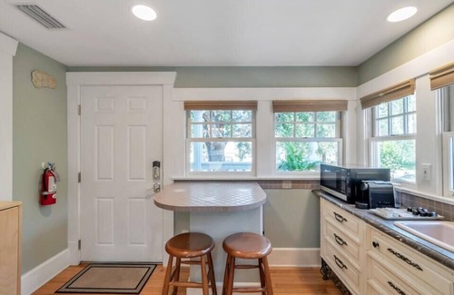 Historic Old Northeast Apartment | Boyce Suite at ONE Inn: King Bed, Kitchenette, Near Downtown & Vinoy Park.