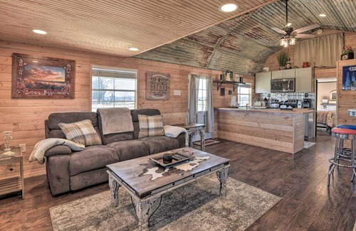 Wise County House | Boyd Countryside Cabin with Patio and Farm Views