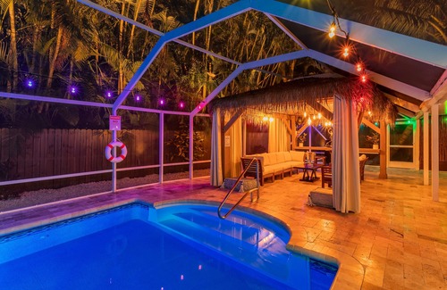 Boynton Beach House | Boynton Beach Renovated House in Safest Area with Screened Pool & EV charger
