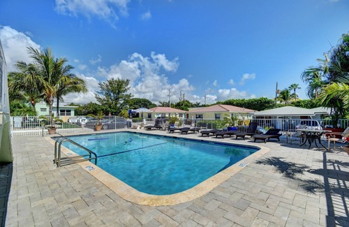 Briny Breezes Apartment | Boynton Beach, Sea view beach studio 9 w large pool