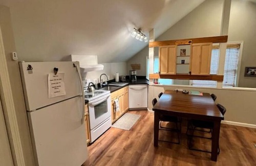 Bozeman House | Bozeman Adventure Hub-1 Bedroom w/Garage