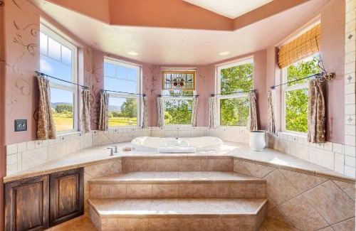 Bozeman House | Bozeman Farmstead - Country Side Stay & Mtn Views