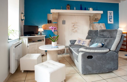 Ploubazlanec Cottage | Bréhat" gite in character farmhouse