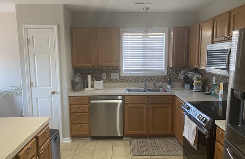 Winston - Salem House | BR# 2-Spacious Bdrm/on golf course/shared Bath & shared House with other renters