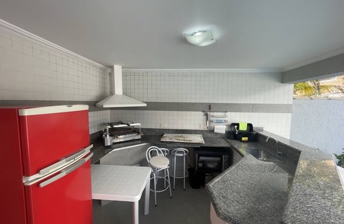 Guaruja House | Casa Ideal em Guarujá à 800m da Praia, com Piscina e em Condomínio Familiar