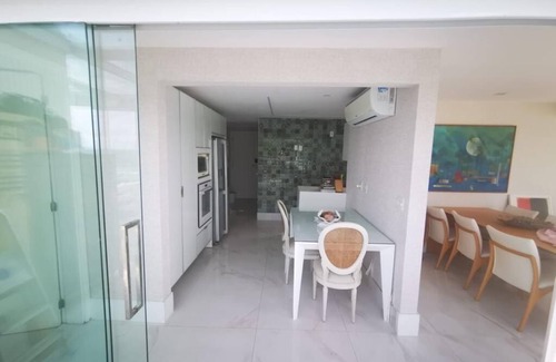 Barra da Tijuca Apartment | Penthouse facing the sea, building with services Opposite Pepê beach, nearby market