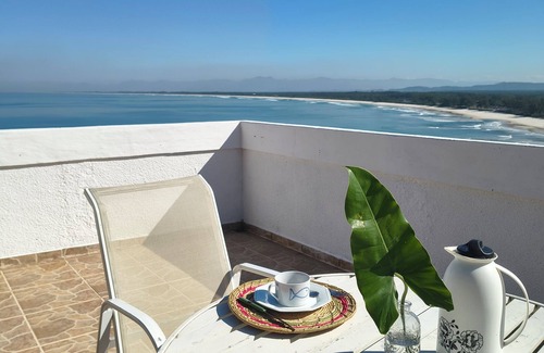 Barra de Guaratiba House | House with beautiful sea view, 5 minutes from the beach and trails of Barra de Guaratiba