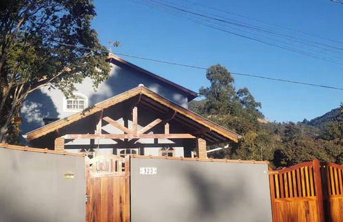 Costas Ski Chalet | Dream Cottage: 9 minutes from Gonçalves MG
