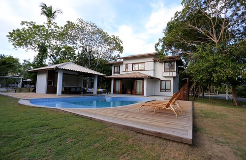 Sauipe House | Luxury home with pool and large green outdoor area in Costa do Sauipe
