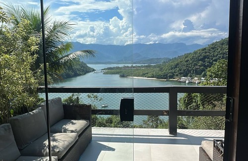 Pontal House | Mansion with sea view in gated community