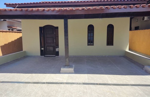 Praia da Enseada House | Joyful house with pool near the beach