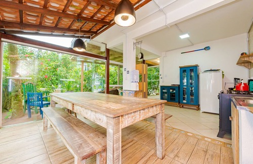 Praia da Armacao do Itapocoroi House | Casa Aconchegante em Penha, pé na Areia, com Piscina e Quintal Arborizado