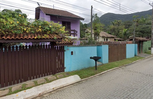 Maresias Ski Chalet | Very cozy romantic townhouse with air conditioning - 5 minutes from the beach!