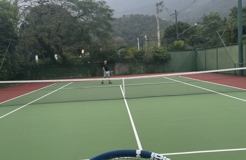 Guaeca House | Casa no Gramado, Acesso Privado a Praia com Jacuzzi e Lareira Externa