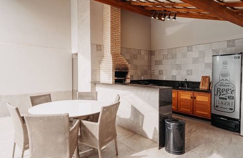 Anchieta House | Casadecastelhanos 50M Praia, 4suítes C/ar, Lazer Ideal Para Família com Criança