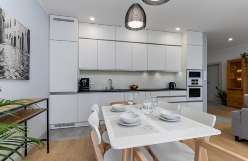 Bielsko-Biala Apartment | BR12 Premium Apartments , garaż