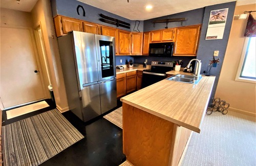 Davis Condo | BR260 Perfect for 2 couples! Summer Pool!