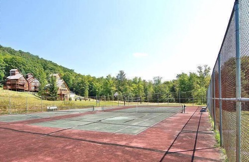 Davis Condo | BR260 Perfect for 2 couples! Summer Pool!