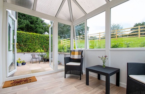 Hendrerwydd Cottage | Bracdy Cottage - One Bedroom Cottage, Sleeps 2