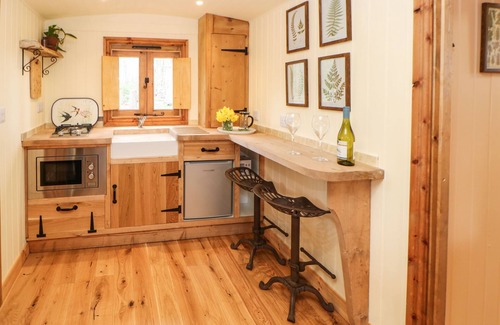 Aldbrough St. John Cottage | BRACKEN FERN, pet friendly, character holiday cottage in Eppleby