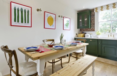 Hammersmith Broadway Apartment | Brackenbury Village