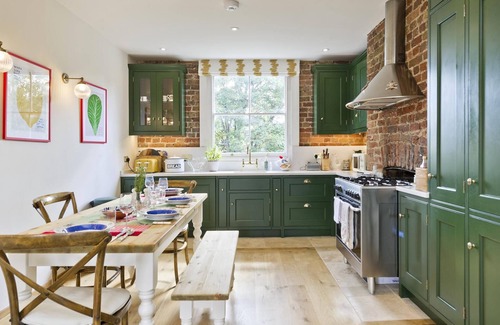 Hammersmith Broadway Apartment | Brackenbury Village