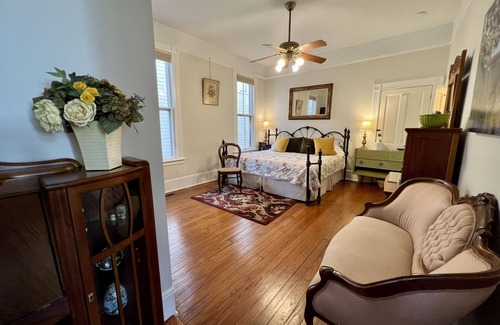 Arsenal House | Brackenridge House Bed & Breakfast