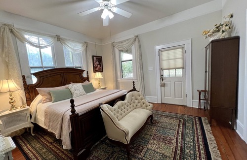 Arsenal House | Brackenridge House Bed & Breakfast