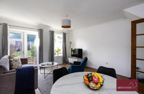 Bracknell Apartment | Bracknell - 2 Bedroom Home With Parking & Garden