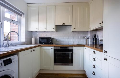 Bracknell Apartment | Bracknell - 2 Bedroom Home With Parking & Garden