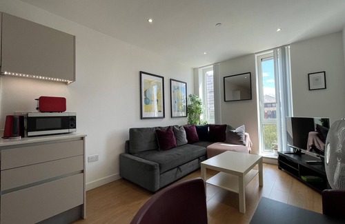 Bracknell Apartment | Bracknell Gorgeous Modern Two Bedroom Apartment