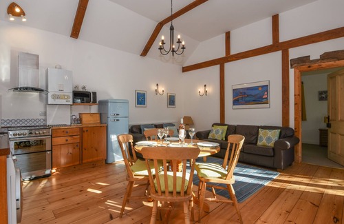 Newton Ferrers Cottage | BRADBRIDGE BARN, family friendly, with a garden in Newton Ferrers