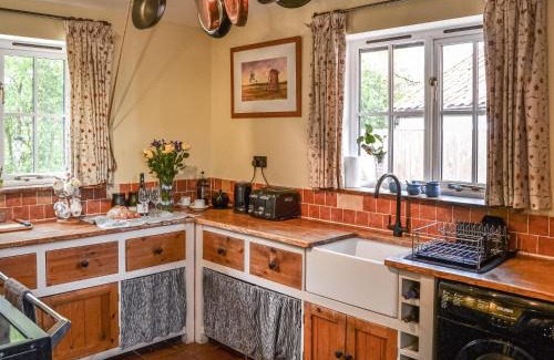 Shropham House | Bradcar Farm Cottage