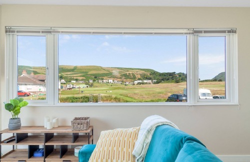 Port Erin Apartment | Bradda View Apartment is a stylish apartment, with views out to Port Erin Bay