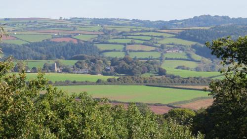 Calverleigh Apartment | Bradleigh Down Holidays Apartment with Private Pool and Hot Tub