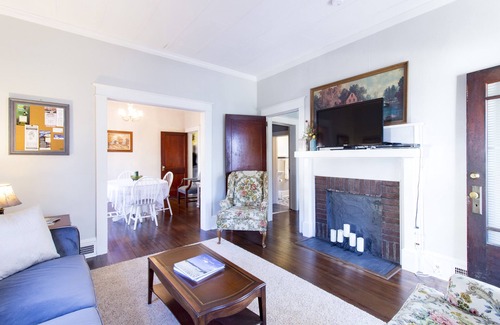 Mount Airy House | Bradley Cottage in the heart of "Mayberry"