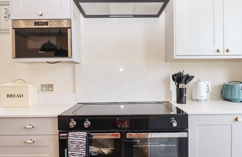 Hele Cottage | Bradley House